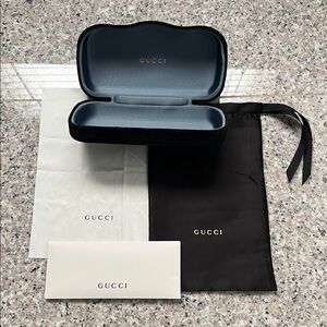 NWT GUCCI eyeglass case black velvet scalloped top 6&7/8”x3”x1&7/8” &pouch&wipe